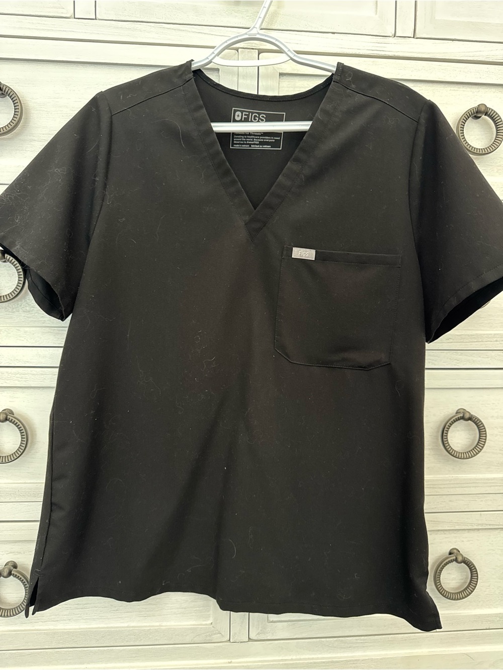Figs women’s Black V-Neck Pocket Scrub Top